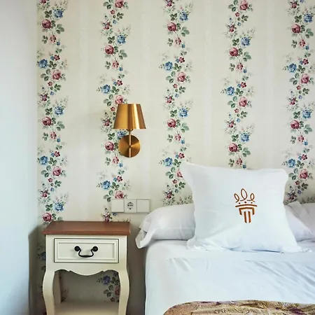 Casa Palacio Reina De Tardajos 호텔 비누에사